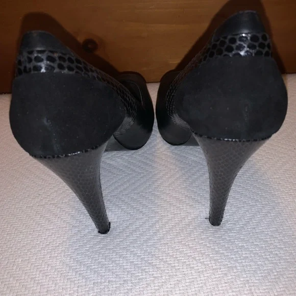 Nine West Black Heels, Size 8.5M - Picture 2 of 7